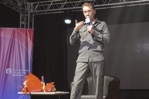 Как артист артисту