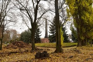 Губернатор Курской области проверил ход реконструкции мемориала Памяти павших