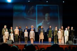 В Курске показали спектакль с участием жён и детей бойцов СВО