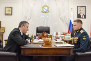 Александр Хинштейн встретился в участником проекта «Курск.Герои!» Александром Кретовым