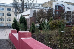 Благоустройство сквера у Главпочтамта в Курске выходит на финальный этап