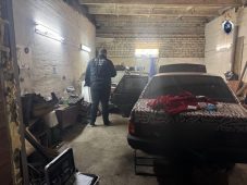 В Курской области в гараже обнаружили тела четырех молодых людей