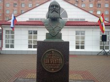 В Курске открыли бюст Святителя Луки Крымского