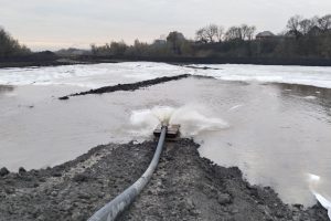 В Курске на реке Тускарь начали очистку дна земснарядом