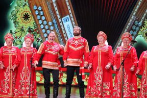 Сердце наполняет песня