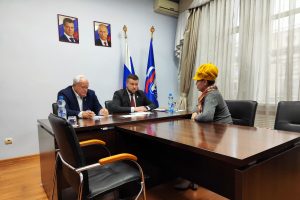 Евгений Лобов принял граждан в местном отделении «Единой России»