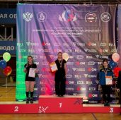 Курянка Анастасия Репринцева завоевала «золото» на всероссийских соревнованиях по пауэрлифтингу