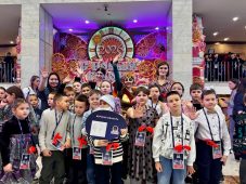 Александр Хинштейн встретил курян на Кремлёвской ёлке в Москве