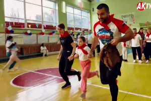 В Курске первоклассницу, потерявшую отца на СВО, поддержали на семейном спортивном празднике