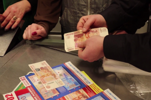 Курские полицейские учили продавцов выявлять фальшивые деньги