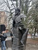 В Курске открыли памятник-бюст российскому государственному деятелю Артамону Матвееву