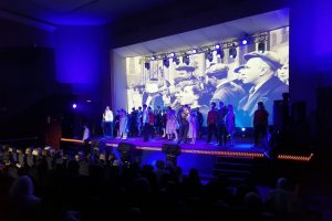 Куряне исполнили с батюшкой «Катюшу» под гармонь