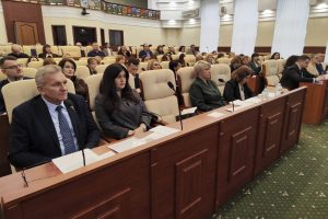 Поддержать своих и привлечь новых