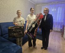 Замгубернатора Оксана Крутько исполнила новогоднее желание 11-летнего курянина