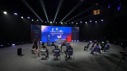 Стартовала прямая линия с губернатором Курской области Александром Хинштейном