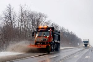 Снег в Курской области убирают более 370 единиц техники