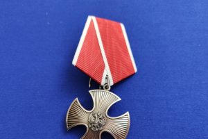 Александр Хинштейн вручил курянам государственные награды