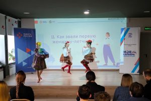 Единороссы познакомили школьников с творческими профессиями