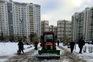 Курск очищают от снега 76 единиц техники