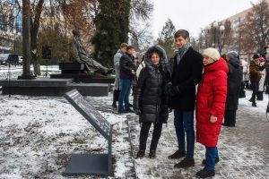 Сделать историю осязаемой