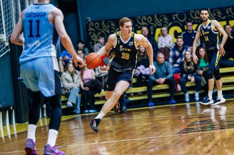 Снова дома и вверху таблицы