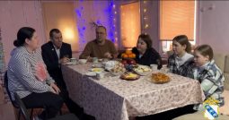 В  Курской области полицейские навестили девочку, пострадавшую от пожара в 2021 году