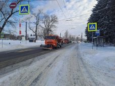 В Курске усиленно расчищают снег