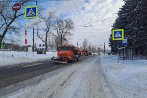 В Курске усиленно расчищают снег