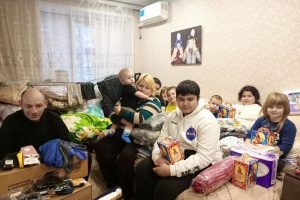 В Курской области после пожара многодетная семья из 9 человек получила адресную помощь