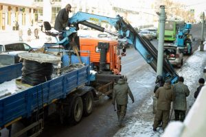 В Курске на улице Ленина временные опоры освещения заменят на чугунные