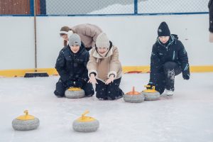 В Курске на льду парка Пионеров стартовал фестиваль районов
