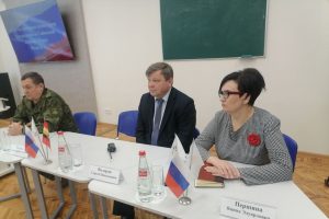 Студенты одного из курских вузов встретились с военкомом