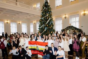 Курские дети побывали на благотворительном новогоднем балу в московском Доме Пашкова