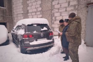 Конфискованный у курянина автомобиль передали на СВО