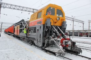 В Курской области с последствиями снегопада борются 250 железнодорожников
