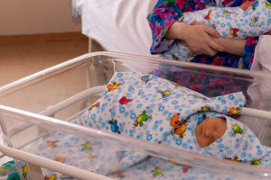 В комитете ЗАГС назвали регионы, жители которых часто приезжают рожать в Курск