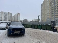 Глава Курска призвал водителей не оставлять свои машины у контейнерных площадок