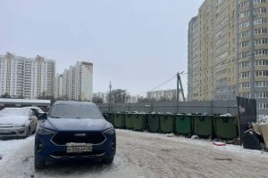 Глава Курска призвал водителей не оставлять свои машины у контейнерных площадок