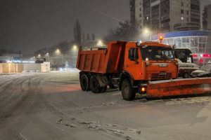 Ночью Курск от снега чистили 78 единиц техники