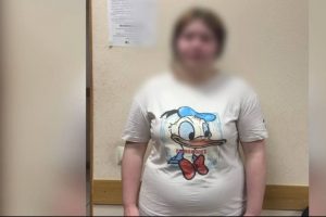 Полиция задержала курянок, устроивших пьяный стрим при ребёнке