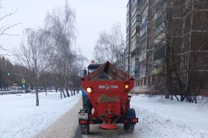 В Курске 70 специалистов убирают снег