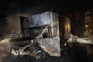 В курском Железногорске загорелись «Газель» и «Лада»