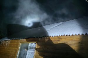 В Курске на улице Сиреневой в бане произошел пожар