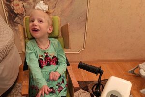 Александр Хинштейн подарил велотренажёр шестилетней курянке