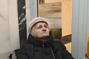 Курские журналисты и волонтёры спасли бездомную бабушку