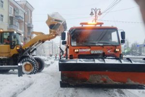 В Курске ночью снег будут убирать 63 единицы спецтехники