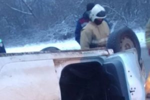 В Курской области водитель легковушки пострадал при столкновении с КамАЗом