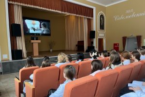 Будущим курским медикам показали фильм о подвиге коллеги в Якутии