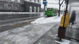 Александр Хинштейн призвал усилить уборку снежной каши на курских дорогах