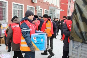 Железнодорожники передали гуманитарную помощь военным в приграничье Курской области